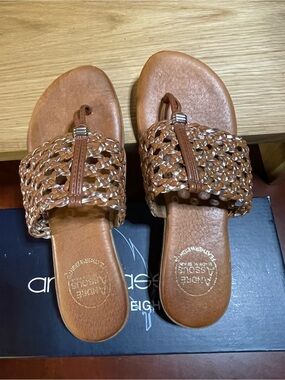 Made in Spain “ cuero “ Andre’ Assous  Featherweights / Metallic woven Straps